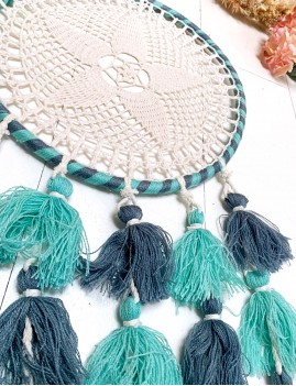 Attrape-rêve pompons bleu décoration bohème - Boutique L’anana(s)